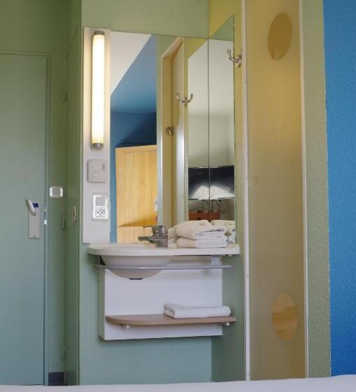 חדר סטנדרט לשלושה, Ibis Budget Narbonne Est