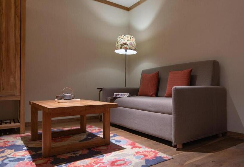 غرفة قياسية مزوَّدة بشُرفة, The Apsara Lodge