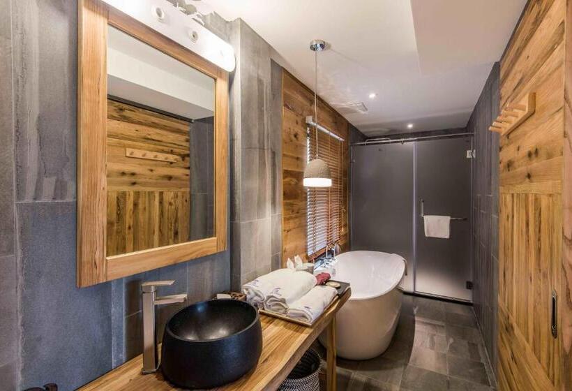 جناح ديلوكس, The Apsara Lodge