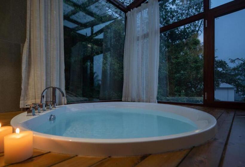 جناح ديلوكس, The Apsara Lodge