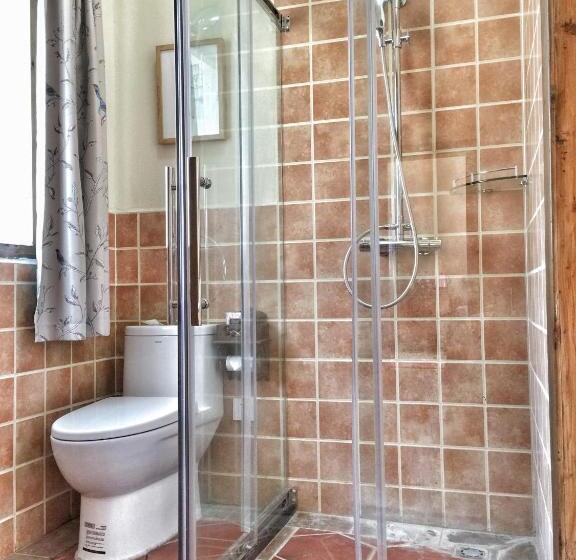 جناح جونيور, The Apsara Lodge