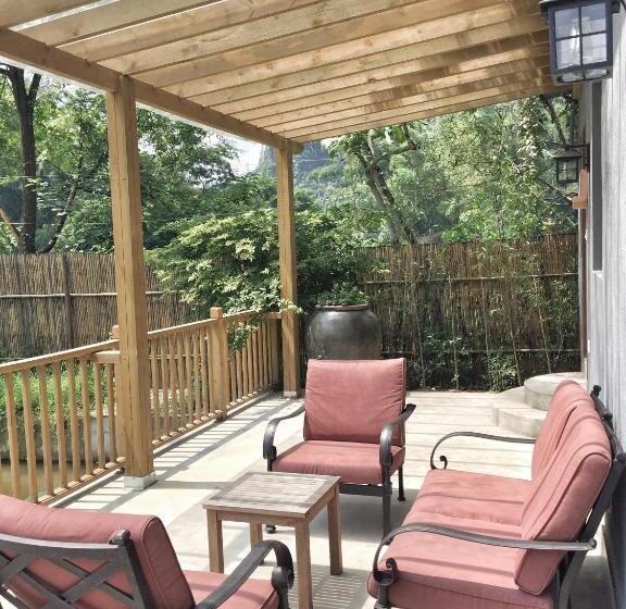 جناح جونيور, The Apsara Lodge