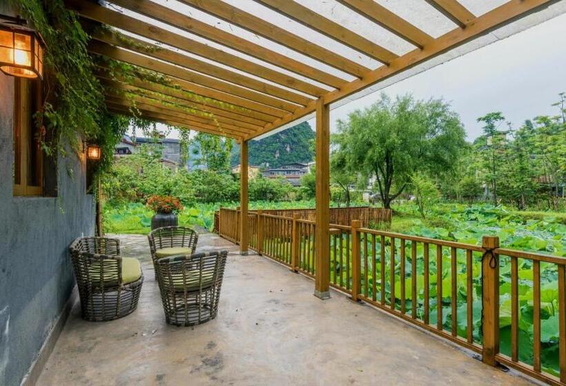 جناح جونيور, The Apsara Lodge