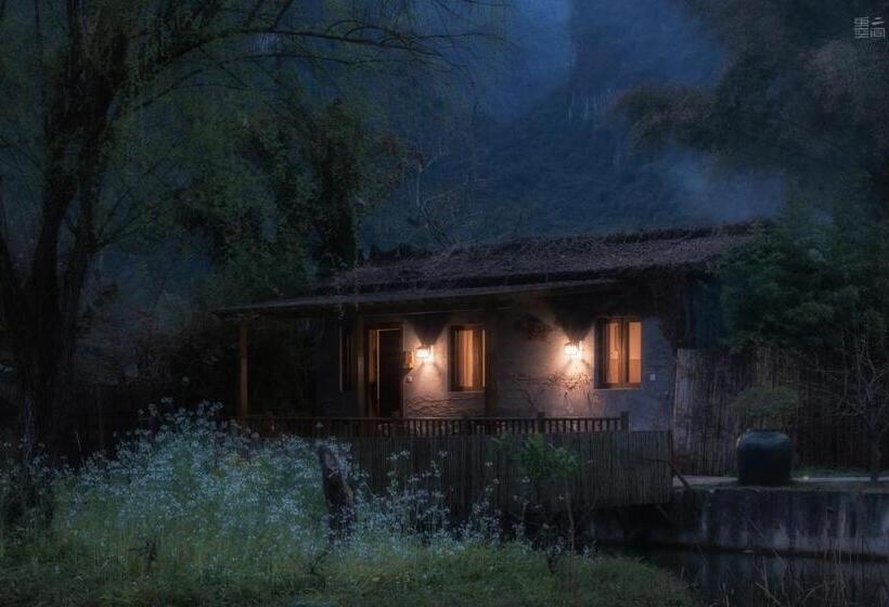 سوییت جونیور, The Apsara Lodge