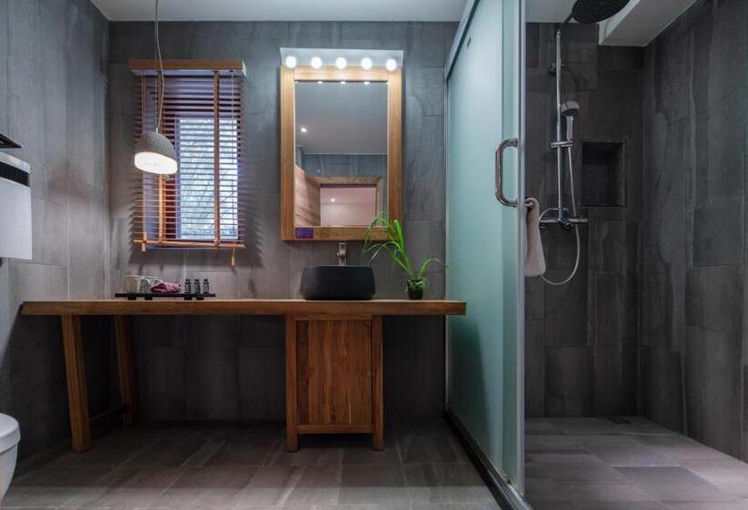 غرفة كمفورت مع بلكونة, The Apsara Lodge