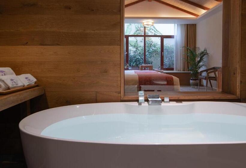 غرفة قياسية, The Apsara Lodge