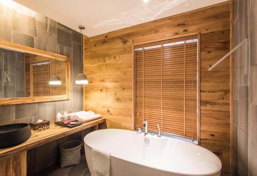 غرفة قياسية مزوَّدة بشُرفة, The Apsara Lodge