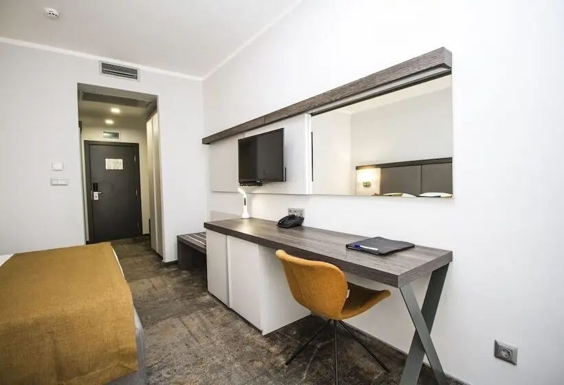 Comfort-huone Allasnäkymä, Best Western Plus Premium Inn