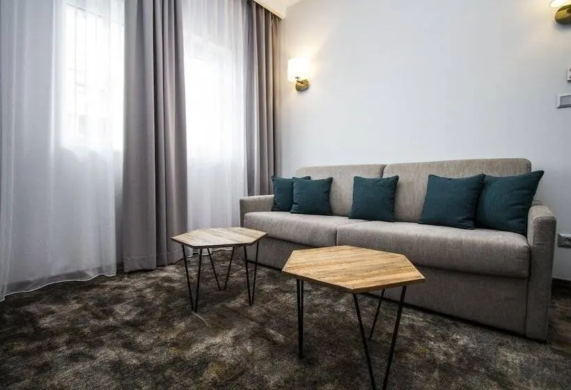Comfort-huone Allasnäkymä, Best Western Plus Premium Inn