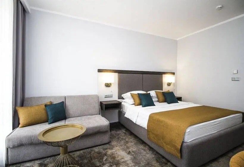 Comfort-huone Allasnäkymä, Best Western Plus Premium Inn