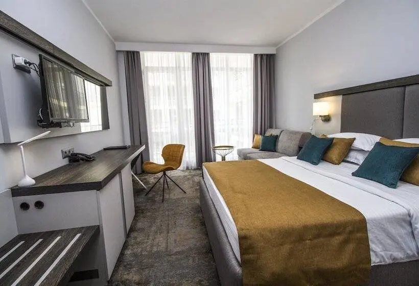 Comfort-huone Allasnäkymä, Best Western Plus Premium Inn