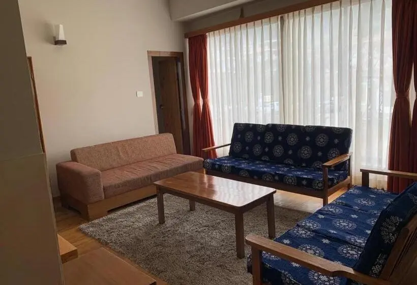 سوئیت پریمیوم, Khamsum Inn