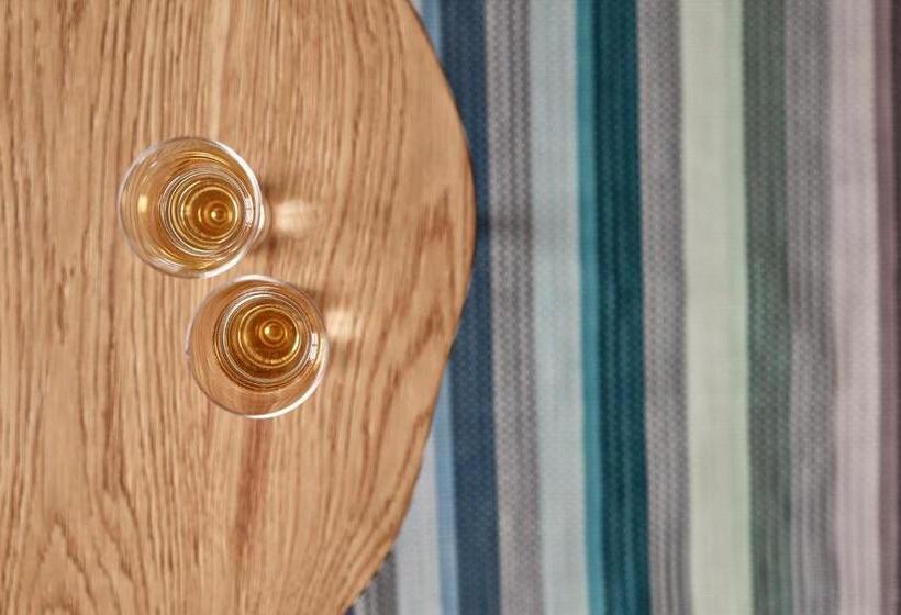 סוויטת ג'וניור עם בריכה, Myconian Korali Relais & Chateaux