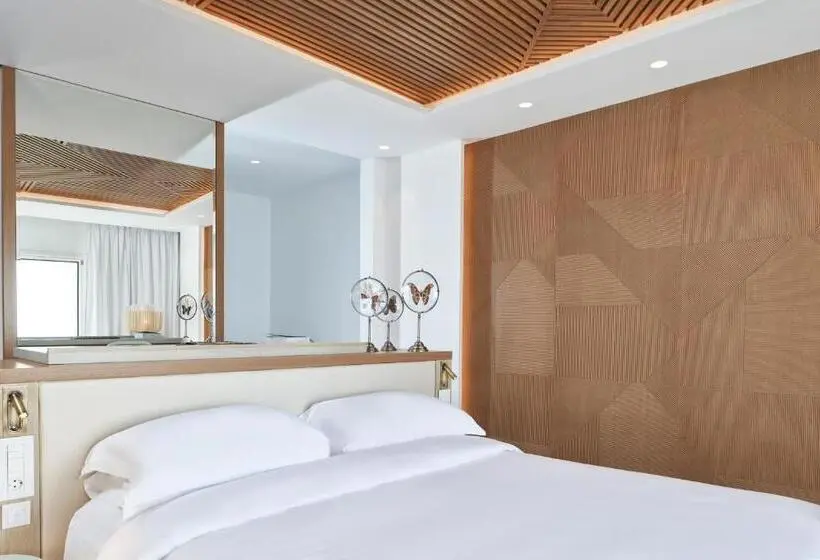 Juniorsviitti Merinäkymä, Myconian Korali Relais & Chateaux