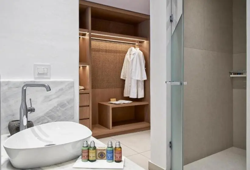 Juniorsviitti Merinäkymä, Myconian Korali Relais & Chateaux