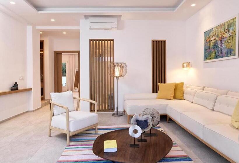 جناح مزود بحمام سباحة, Myconian Korali Relais & Chateaux