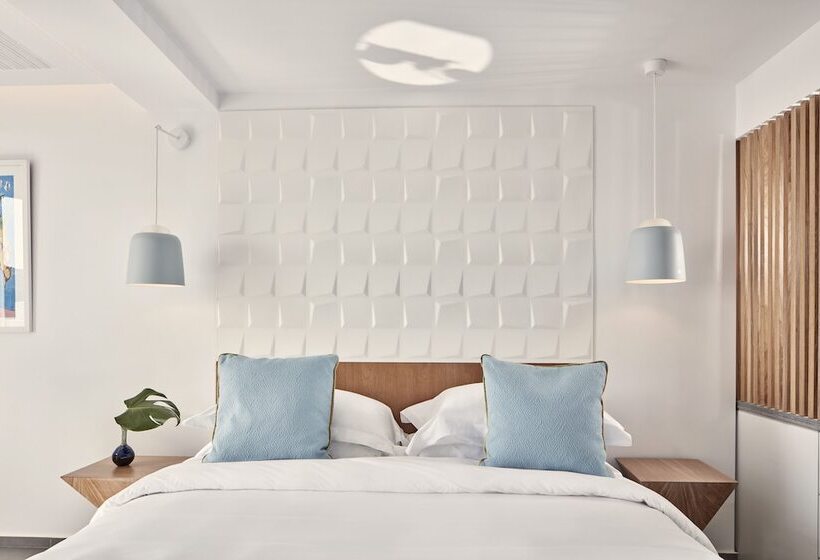 جناح جونيور, Myconian Korali Relais & Chateaux