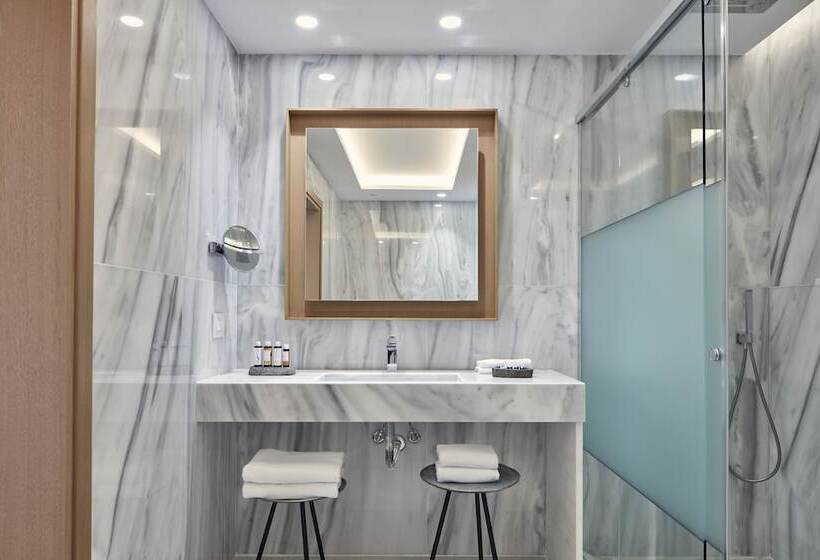 جناح مزود بحمام سباحة, Myconian Korali Relais & Chateaux