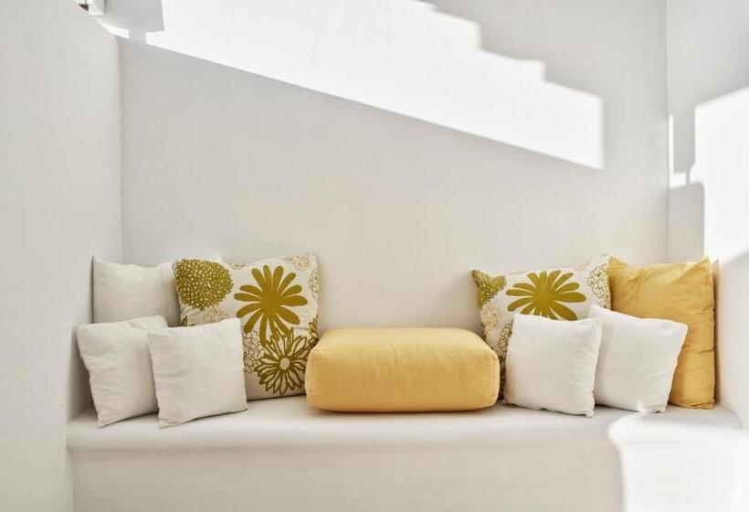 جناح جونيور مزوَّد بحمام سباحة, Myconian Korali Relais & Chateaux