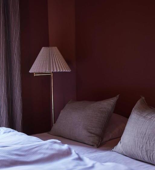 חדר סטנדרט לשלושה עם חדר אמבטיה משוף, Rye115