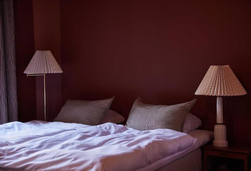 חדר סטנדרט לשלושה עם חדר אמבטיה משוף, Rye115