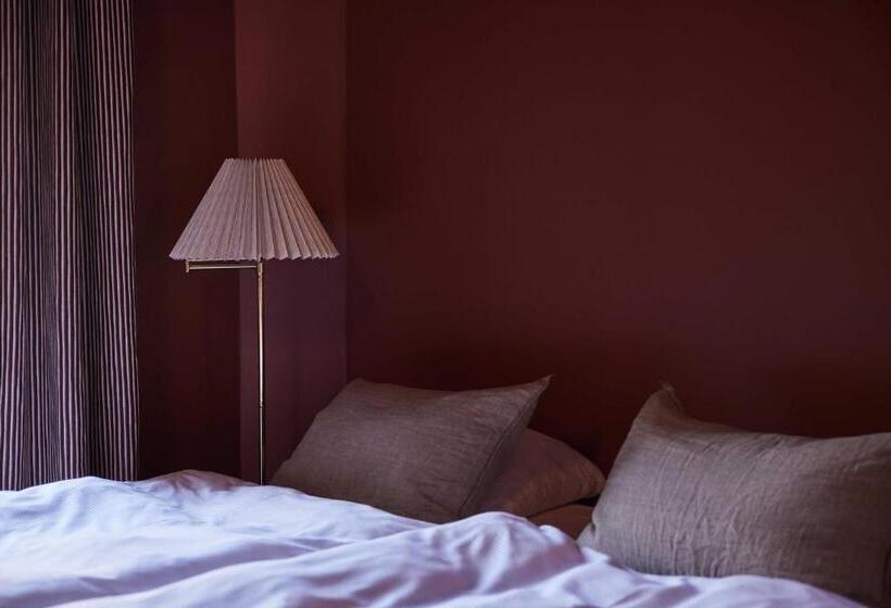 חדר סטנדרט לשלושה עם חדר אמבטיה משוף, Rye115