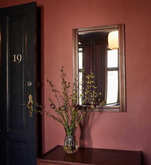 חדר סטנדרט לשלושה עם חדר אמבטיה משוף, Rye115