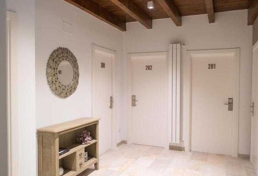 غرفة قياسية فردية, Osabarena Hotela