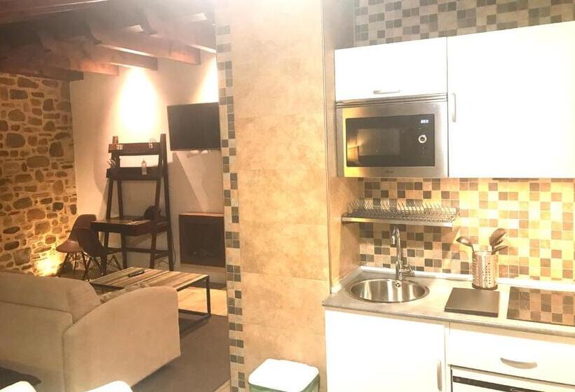 إستوديو قياسى سرير كينج, Osabarena Hotela