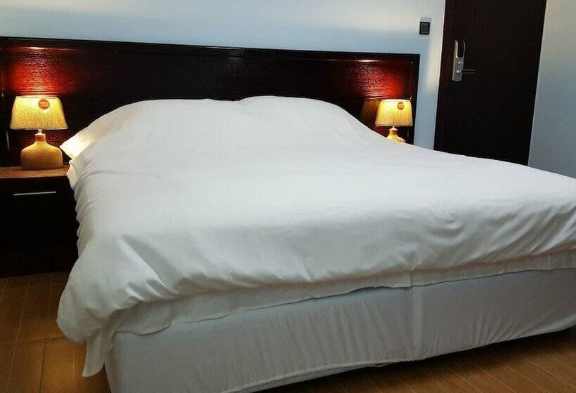 اتاق اجرایی, White City Inn