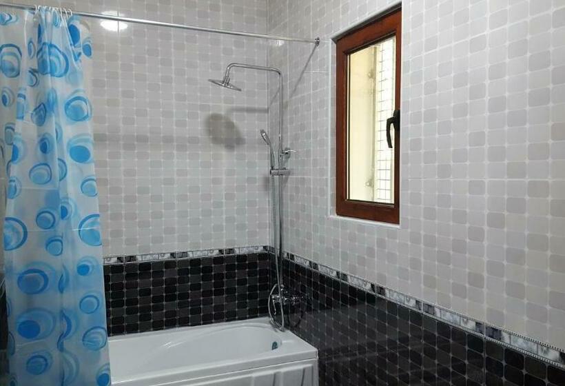 اتاق خانوادگی, White City Inn