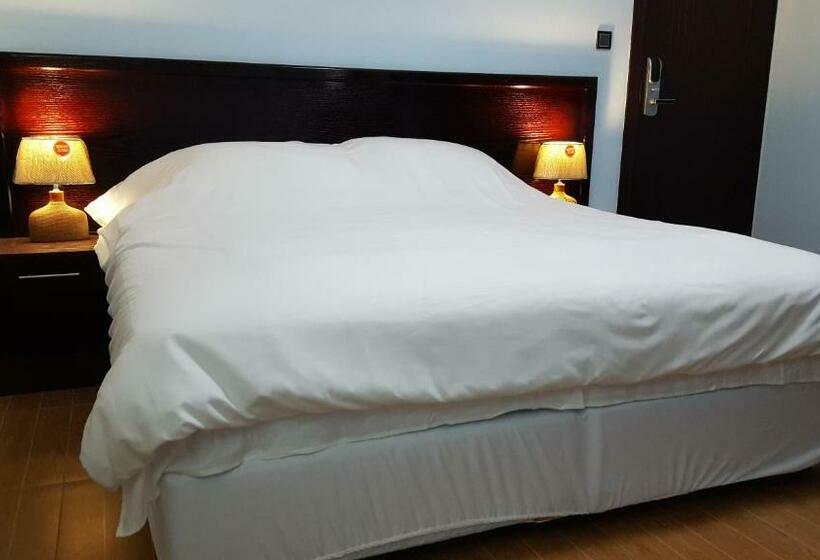 اتاق خانوادگی, White City Inn