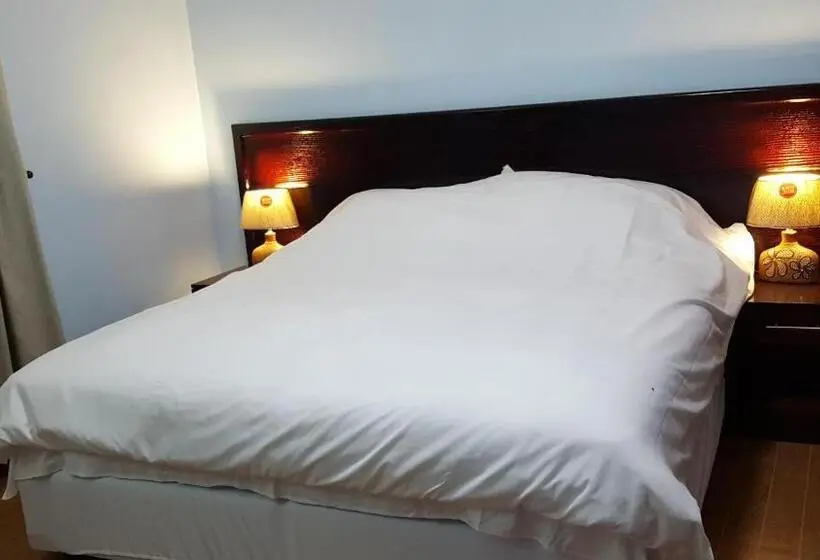اتاق استاندارد, White City Inn