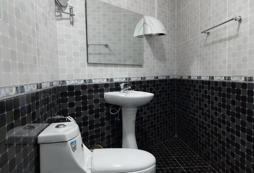 اتاق لوکس, White City Inn