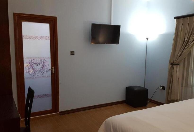 اتاق لوکس, White City Inn