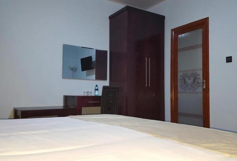 اتاق اجرایی, White City Inn