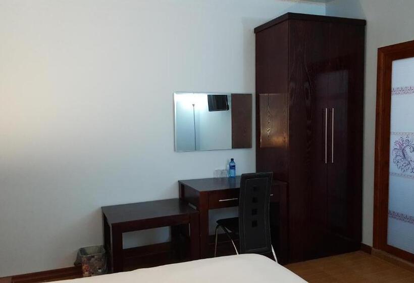 اتاق اجرایی, White City Inn