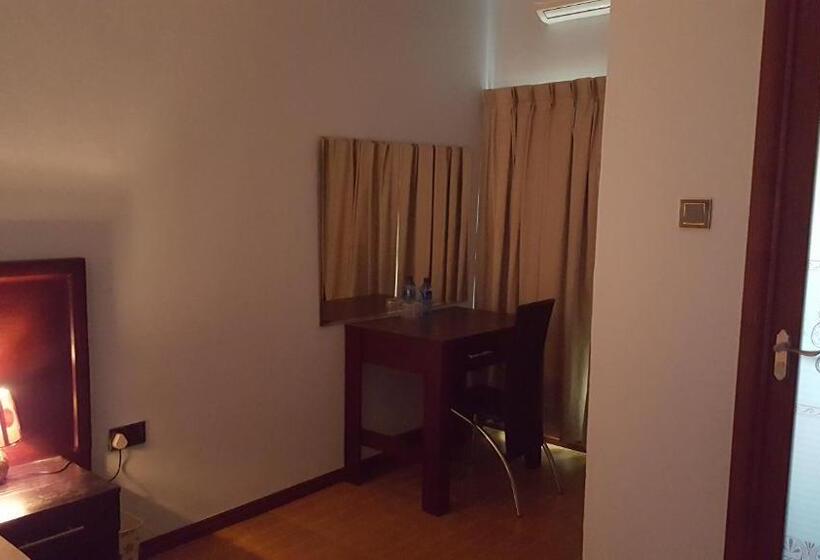 اتاق اجرایی, White City Inn