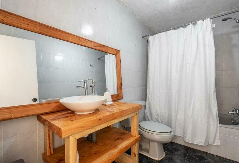 اتاق لوکس با بالکن و چشم‌انداز دریا, Sudeste Hostel