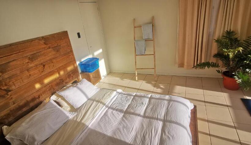 اتاق لوکس با بالکن و چشم‌انداز دریا, Sudeste Hostel