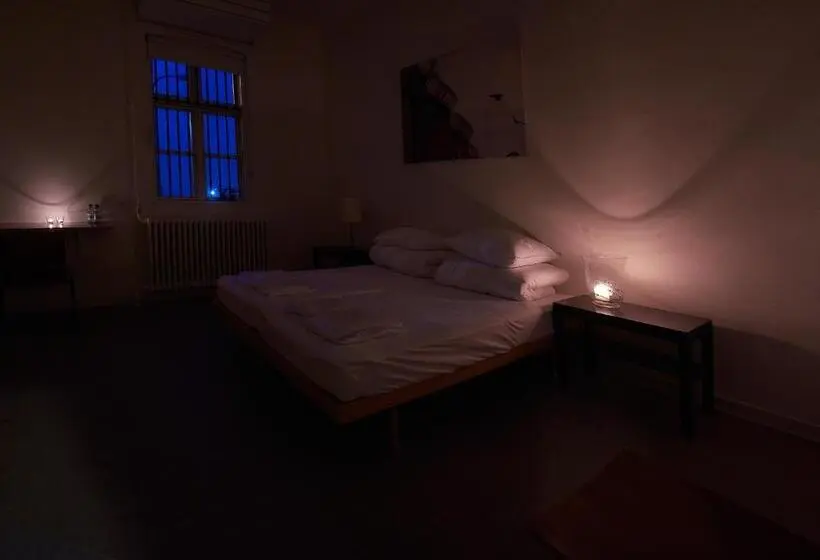 Standard-huone, Sleepin Fængslet