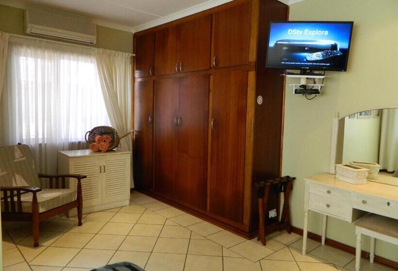 חדר סטנדרט נוף לגינה, Birdcage B And B