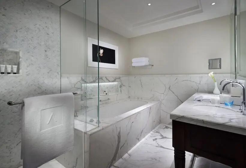 Premium room with view, Kempinski The Boulevard Dubai