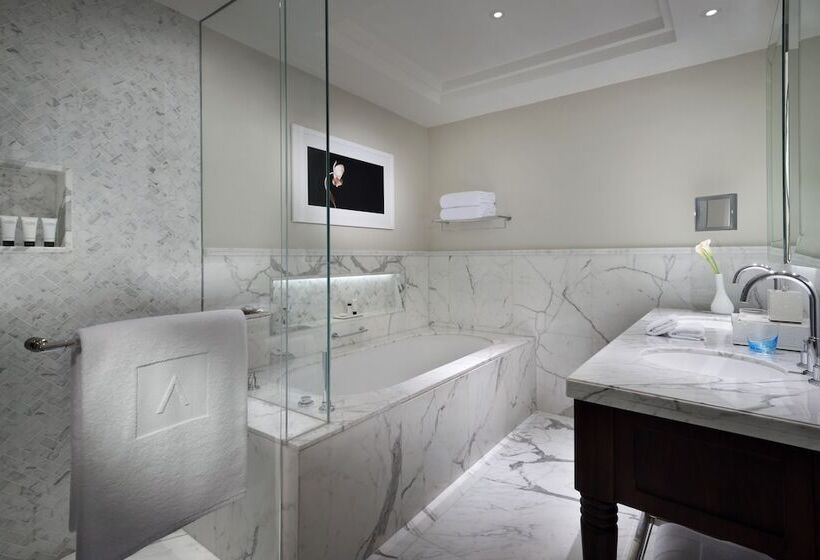 اتاق کلوب با چشم‌انداز, Kempinski The Boulevard Dubai