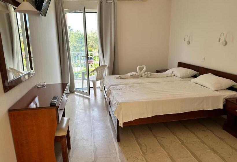 高级工作室, Aggelos Family