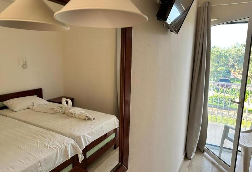 高级工作室, Aggelos Family