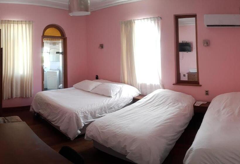 חדר סטנדרט לשלושה, Cordillera