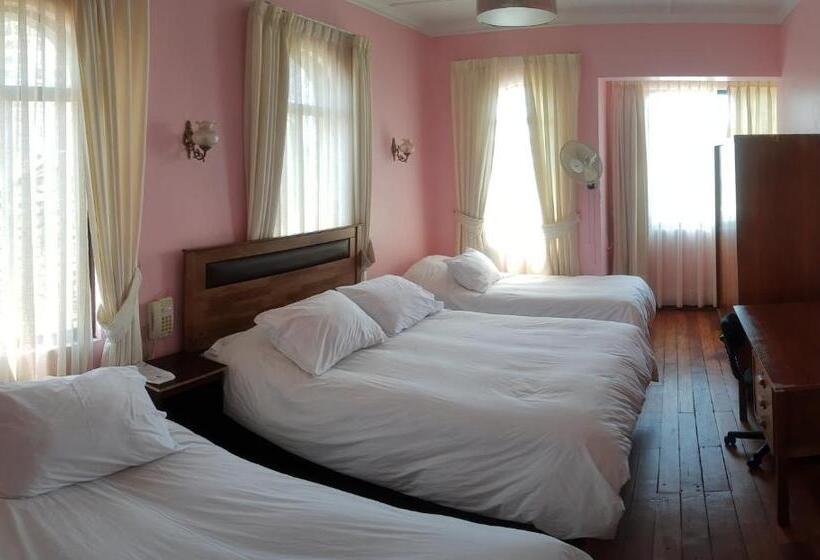 חדר סטנדרט לשלושה, Cordillera