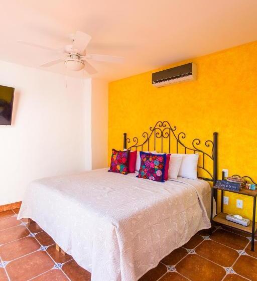 סוויטת ג'וניור עם מרפסת, Casa Lotería  Pueblito Sayulita  Colorful, Family And Relax Experience With Private Parking And Pool