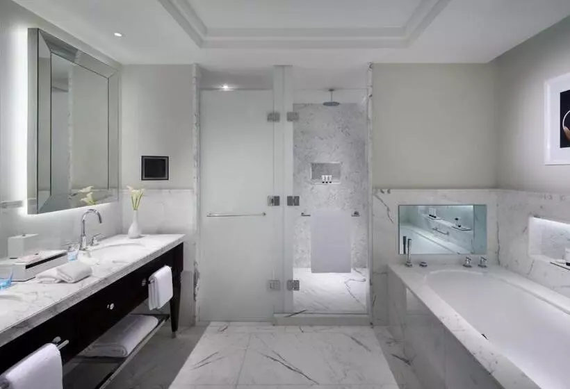 اتاق لوکس با تخت بزرگ, Kempinski The Boulevard Dubai